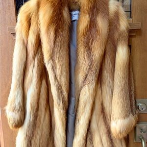 ESTATE SALE:  Luxurious Women's Fur Coat